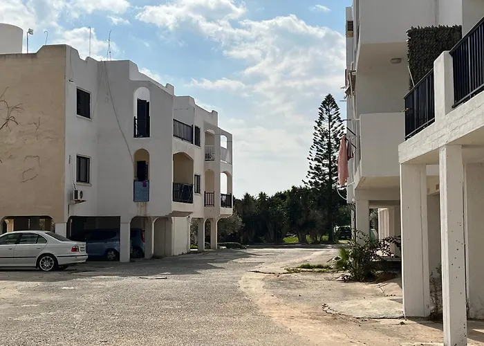 Taniandres Paralimni